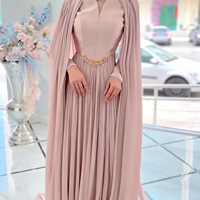 Nouvelle Robe Longue Plissée Évasée à Col en V et Taille Cintrée Ornementée de Feuille d'Or Printemps 2026 pour Femme – Élégante pour Soirées et Fêtes – Vente en Gros