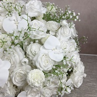 Boule de fleurs artificielles blanches et crème en forme de rose pour décoration de table de mariage, présentation florale de vitrine