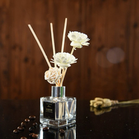 Diffuseur de parfum d'ambiance personnalisé pour maison et hôtel, huile essentielle aromatique florale, en verre, 50 ml, avec bâtonnets en rotin