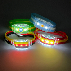 Bracelets promotionnels en silicone LED avec logo personnalisé, motif drapeau de football mondial 2026, sérigraphiés style art populaire, pour événements - Product Image 3