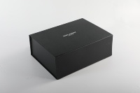 Boîte d'emballage magnétique pliable noire de luxe avec sangle de transport, boîte à couvercle rigide pour chaussures, vêtements, cosmétiques, emballage cadeau