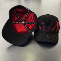 Casquette 5 panneaux en tissu style américain sportif avec strass en cristal et imprimé léopard, avec impression en relief pour le style professionnel et urbain