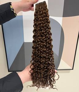 Qingdao <span class=keywords><strong>Alano</strong></span> Invisible Doble dibujado Máquina rusa Trama Extensión de cabello rizado profundo Personalizar Extensión de cabello de trama plana de seda - Product Image 1