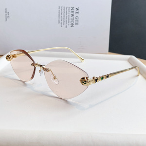 Lunettes de soleil œil-de-chat sans monture pour femme, protection UV400, tête de serpent en métal, mode, protection solaire adulte 2026 - Product Image 1
