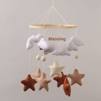 Pendentif transfrontalier en peluche pour poussette, landau et trotteur, motifs baleines, étoiles et nuages - Apaise et console les nourrissons