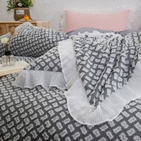 Nouvel ensemble de literie trois dimensions bicolore quatre pièces avec housse de couette en dentelle, jupe de lit et drap, personnalisable en polyester et coton