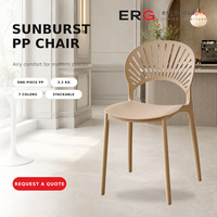 Chaise de salle à manger empilable en plastique de style nordique moderne avec dossier ventilé pour la maison, la cuisine et le restaurant