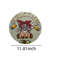 Panneau de bienvenue artisanal moderne rustique avec motif de vache des Highlands et fleurs sauvages pour mariage à la ferme