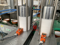 Machine d'assemblage entièrement automatique de couvercles en plastique pour pièces intérieures et extérieures, machine de capsulage et de fermeture, machine d'assemblage de bouchons de sécurité