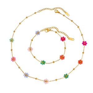 Collar de Acero Inoxidable con Cuentas de Flores Coloridas, Cadena con Baño de Oro, Colgante con Cuentas, Dije Floral Delicado, Bonito, Elegante y Moderno para Mujer - Product Image 5