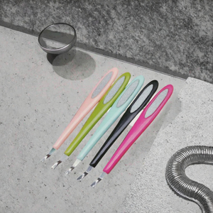 Pousse-cuticules et lime à ongles double usage pour éliminer les peaux mortes et les callosités, avec manche en plastique et lime métallique - Product Image 3