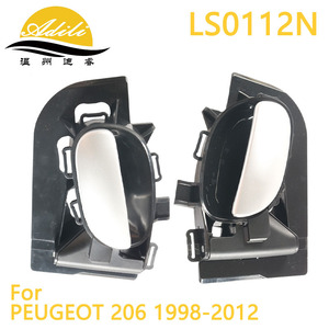 มือจับประตูด้านใน Adili รุ่น LS0112N สีดำเงิน สำหรับรถยนต์ Peugeot 206 ปี 1998-2012 - Product Image 1