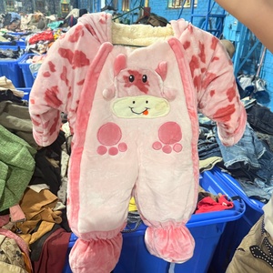 Vêtements d'<span class=keywords><strong>occasion</strong></span> <span class=keywords><strong>pas</strong></span> chers Combinaison de neige pour bébé d'<span class=keywords><strong>occasion</strong></span> 1-2 ans Combinaison de neige pour bébé de seconde main Vêtements d'hiver pour enfants en balles - Product Image 1