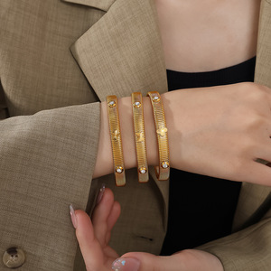 Pulsera de Acero Inoxidable con Trébol de Cuatro Hojas e Incrustaciones de Zirconia, Brazalete Elástico Unisex, Joyería de Moda - Product Image 4