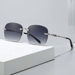 Gafas de Sol Personalizadas con Logotipo 2025, Lentes Transparentes con Degradado Oceánico, Montura de Aleación, Protección UV400, Diseño Cuadrado sin Aro para Hombre y Mujer - Product Image 1