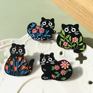 Fabricação por atacado de alfinetes fofos de gato com alfinetes de metal esmaltados macios personalizados para flores