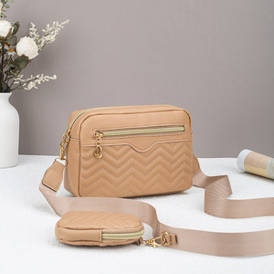 Sac à bandoulière simple <span class=keywords><strong>fleur</strong></span> de <span class=keywords><strong>tatouage</strong></span> ondulé 2025 sacs, sac simple pour <span class=keywords><strong>femme</strong></span> en gros, sac à bandoulière pour téléphone portable de grande capacité - Product Image 2