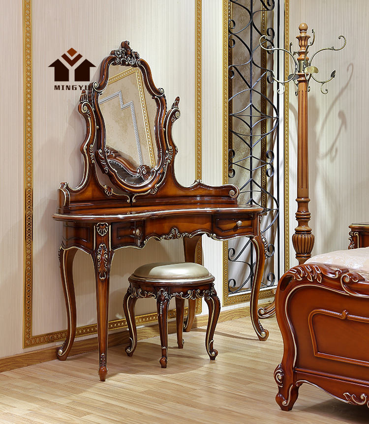 貴族のナフキン2枚&パジャマ入れセット　モノグラム入り　フランスアンティーク ヨーロッパの貴族スタイルのキングサイズクラシックベッド