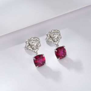 Pendientes de plata 925 con incrustaciones de rubí y engastes en forma de flor - Product Image 3
