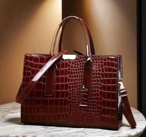 Bolso de hombro de cuero informal para mujer, de calidad de exportación, diseño para el trabajo, viajes y actividades diarias, disponible a precio de mayoreo. - Product Image 1