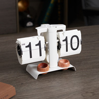 Horloge de table rétro à affichage rotatif avec diffuseur en bois de santal, calendrier automatique, veilleuse et fonction de retournement de page