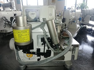 Máquina de Coser Industrial Overlock Zoyer ZY988T-5DA con Alimentación Superior e Inferior, Cortahilos Automático y Accionamiento Directo - Product Image 2