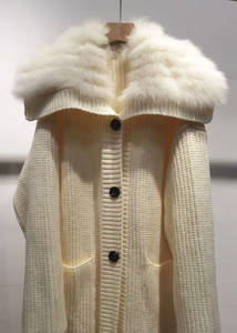 Cardigan com Gola Longa e Fofa Atacado Suéter Feminino com Gola Peluda Sexy - Product Image 4