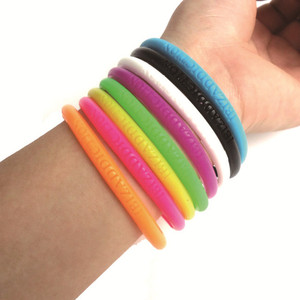 Pulseras de Silicona Ultrafinas Impresas con Serigrafía Ecológica de 1/4 de Pulgada de Ancho, Totalmente Personalizables, Ideales para Eventos y Promociones - Product Image 3