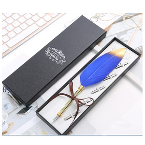 <span class=keywords><strong>Plume</strong></span> de dinde bleue teinte écologiquement pour <span class=keywords><strong>calligraphie</strong></span>, stylo-<span class=keywords><strong>plume</strong></span>, écriture, signature, cadeau, mariage, fête prénuptiale, vente en gros - Product Image 4