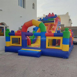 Château gonflable commercial avec toboggans aquatiques, <span class=keywords><strong>piscine</strong></span> et zone de saut Castillo Inflable Hupfburg - Product Image 1
