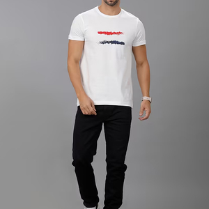 เสื้อยืดคอกลมแขนสั้นสีขาวสำหรับผู้ชาย พิมพ์ลายทาง คอโอ ทรงลำลอง ผ้าคอตตอนเจอร์ซีย์ - Product Image 4