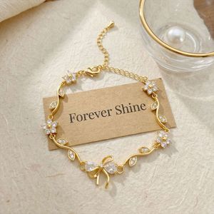 Exquisito Conjunto de Pulsera y Cadena para Clavícula de Latón Brillante con Zirconia, Hoja Verde y Flor de Melocotón, Regalo para el Día de San Valentín, Estilo Casual/Deportivo - Product Image 2