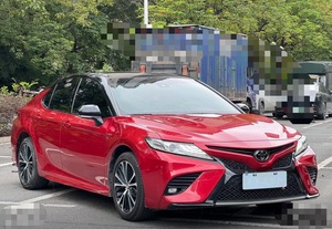 Toyota Camry Sport Edition 2018 con Tetto Apribile, Ottime Condizioni, Sedili in Pelle, Telecamera Posteriore, Cerchi in Lega R18 - <span class=keywords><strong>Auto</strong></span> Usata in Vendita - Product Image 3