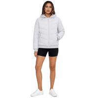 Veste matelassée à capuche pour femme, personnalisée ODM/OEM, manteau d'hiver rembourré, avec poignets côtelés, vêtement d'extérieur décontracté pour femme