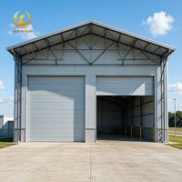 Structure en acier pour hangar à portique, système de toiture isolé et faible entretien pour les installations logistiques aériennes