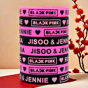 Pulseras de Silicona Redondas Negras y Rosas con Diseño de Letra de Corazón, Joyería Unisex para Regalo - Product Image 1
