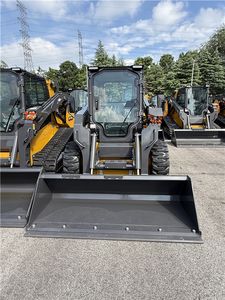 Mini-chargeuse compacte Xc7-Sr10 pour travaux en espace restreint à usage agricole, conception compacte, levage de godets puissant et mouvement stable - Product Image 4