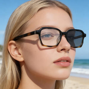 Lunettes de soleil photochromiques ZT-99311 pour femmes, monture carrée, verres PC UV400, monture en plastique et métal, couleur noire, protection solaire changeante - Product Image 3