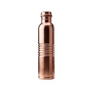 Bouteille d'eau en cuivre pur côtelé, anti-fuite, ayurvédique, pour le fitness et le yoga, récipient à boisson de luxe en métal - Product Image 1