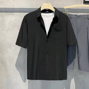 Chemise unisexe à manches courtes en soie glacée, style rétro, drapé élégant, couleur unie, anti-boulochage, sans repassage, vert et blanc, coupe ample et rafraîchissante - Product Image 3