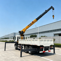 Grue hydraulique montée sur camion de 12 tonnes à flèche multi-sections avec hauteur de levage de 21 m, roulement et moteur pour usage en construction