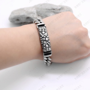 Pulsera de Acero Inoxidable con Eslabones Cubanos y Acabado Mate Vintage, Diseño de Cadena Resistente, Joyería de Estilo Gótico Punk para Hombre - Product Image 4