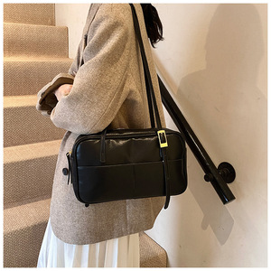 Offre Spéciale en 2025, sac à main à bandoulière noir polyvalent, grande capacité et style pratique, parfait pour les voyages quotidiens - Product Image 1