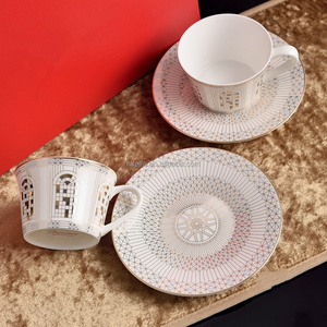 Juego de Vajilla de Cerámica de Lujo y Taza con Platillo, en Caja de Regalo, Disponible en Europa, para Regalo de Cumpleaños - Product Image 1