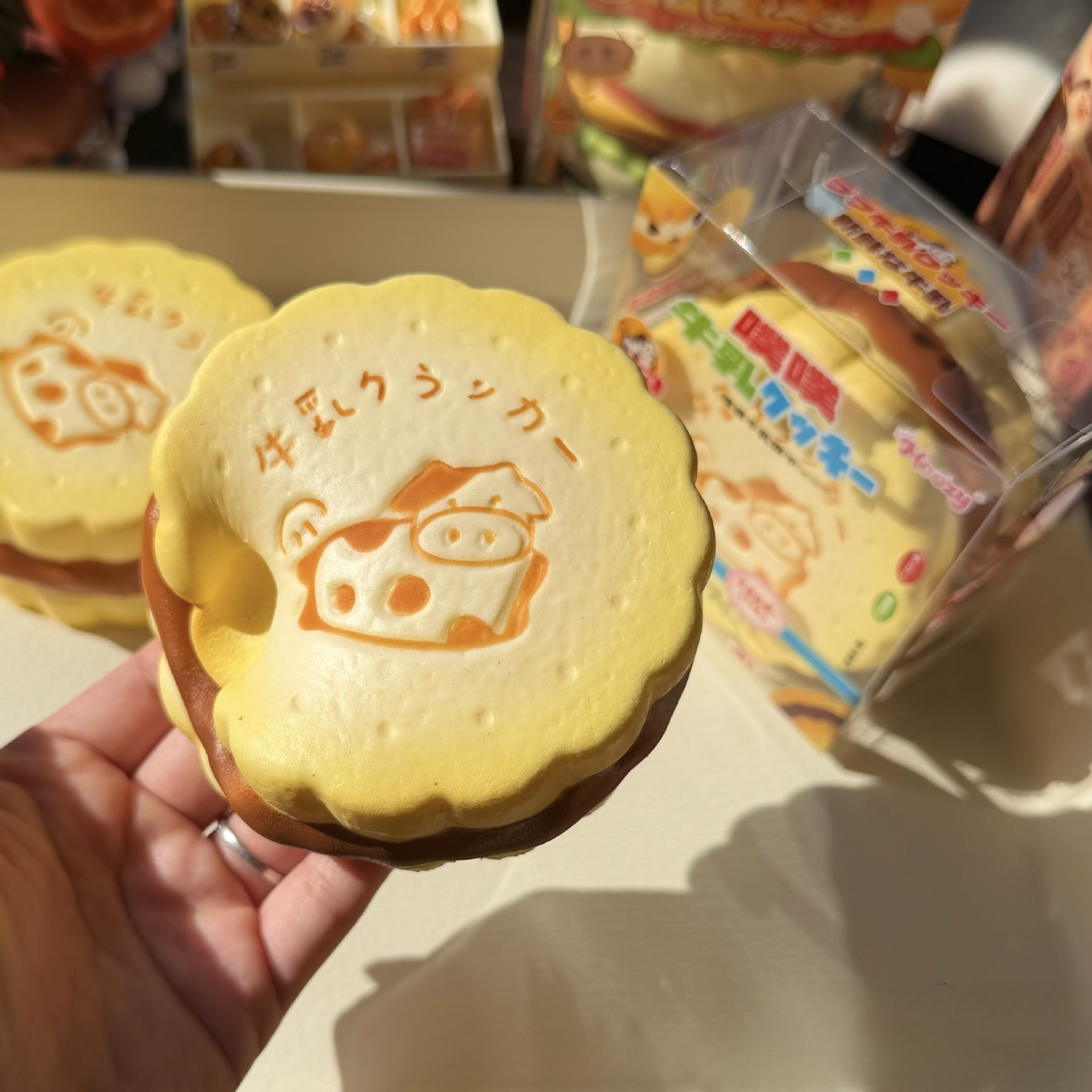 Biscuits de vache feuilletés (boîte d'emballage soignée).
