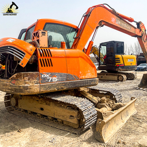 Miniexcavadora Doosan Dx75 de bajo consumo de combustible y alta configuración a la venta Horas bajas 2000 para operaciones de demolición - Product Image 1