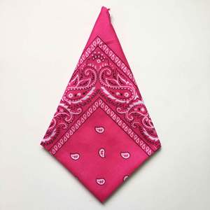 Bandana foulard : l'accessoire ultime pour l'ambiance estivale, idéal pour les fêtes à la plage, les sports de plein air et la vie en ville - Product Image 4