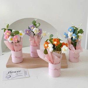 Hug Bucket bouquet <span class=keywords><strong>Roses</strong></span> tricotées Saint Valentin Graduation Fête des Mères Bouquet Cross Explosion Bouquet de <span class=keywords><strong>roses</strong></span> fait à la main - Product Image 1