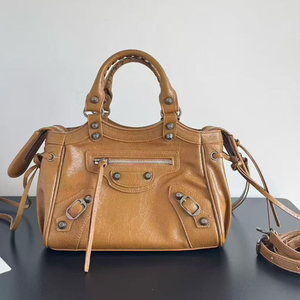 Pochette de luxe pour femme, imperméable, à rivets, motif géométrique, avec logo, et bandoulière amovible, style motard tendance - Product Image 4