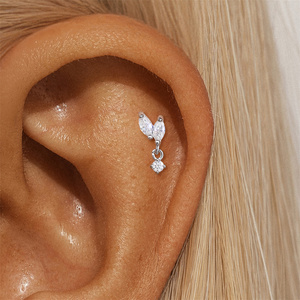 Pendiente de plata 925 con moissanita marquesa y flecos delicados, tipo piercing de cartílago con parte trasera plana - Product Image 5